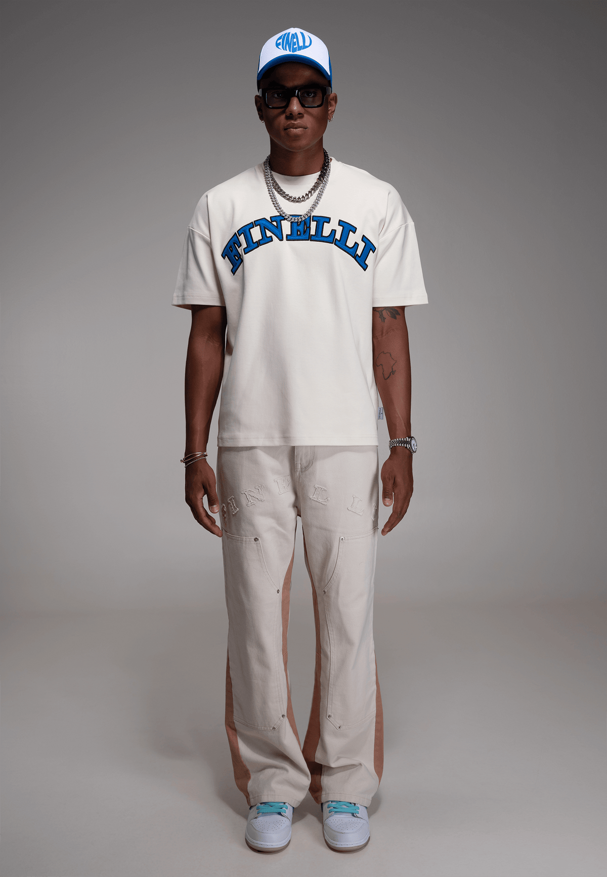 Connecting Hands Artwork T-Shirt – FINELLI oversized t-shirt, detail 3