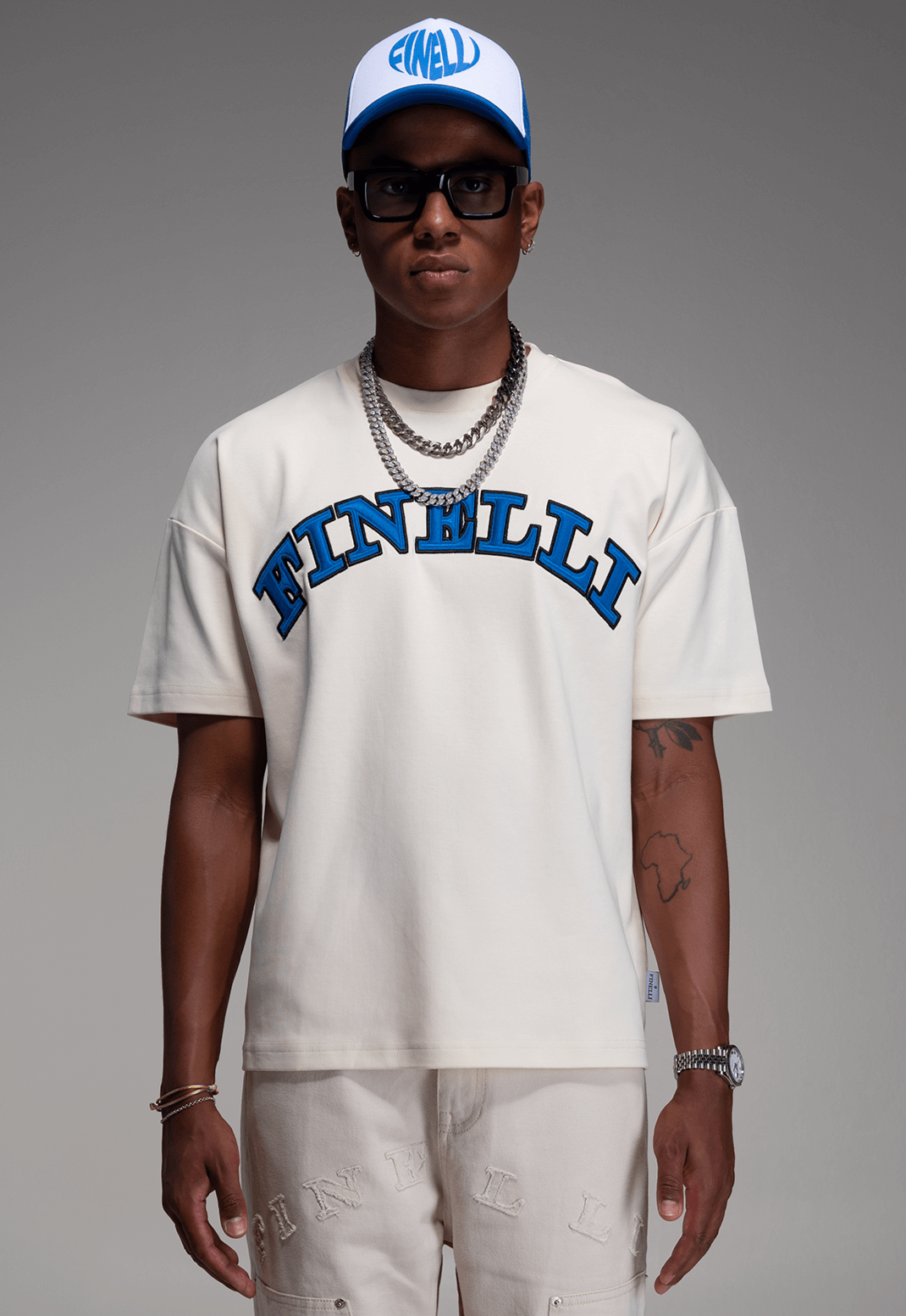 Connecting Hands Artwork T-Shirt – FINELLI oversized t-shirt, back view