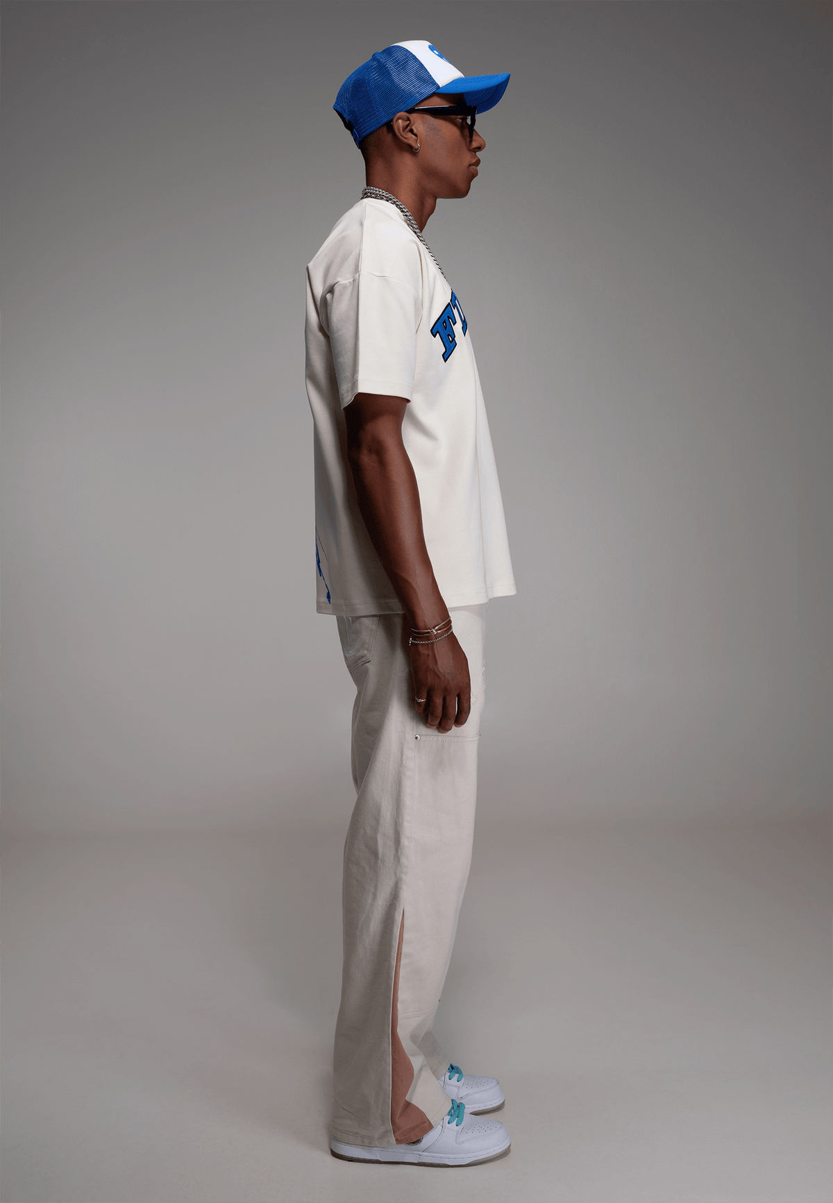 Connecting Hands Artwork T-Shirt – FINELLI oversized t-shirt, detail 5