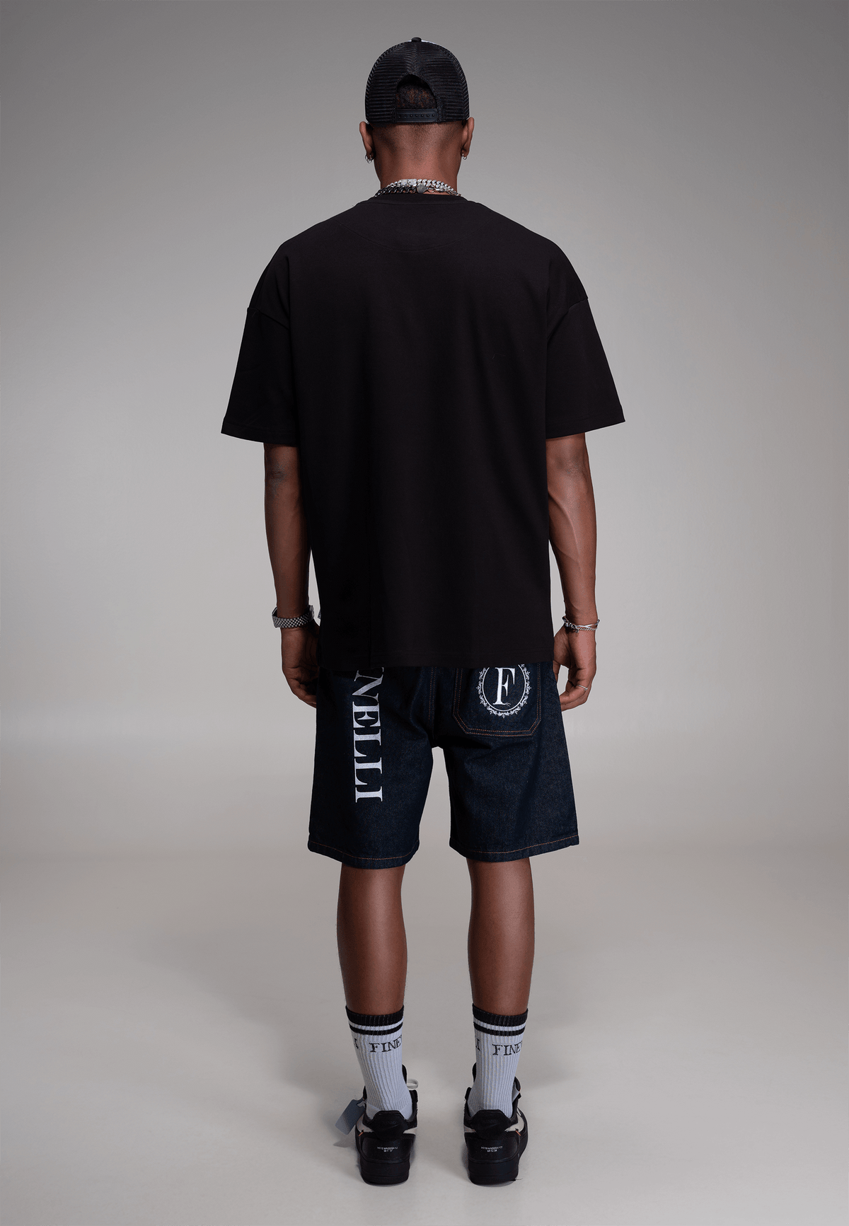 Heart Rhinestones T-Shirt – FINELLI oversized t-shirt, detail 3