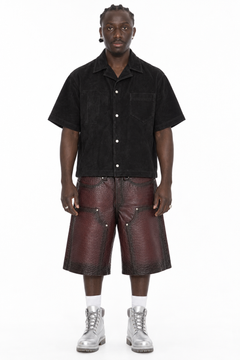 Red Leather Croc Shorts – Lamin, zweite Vorderansicht, gerade Kataloghaltung