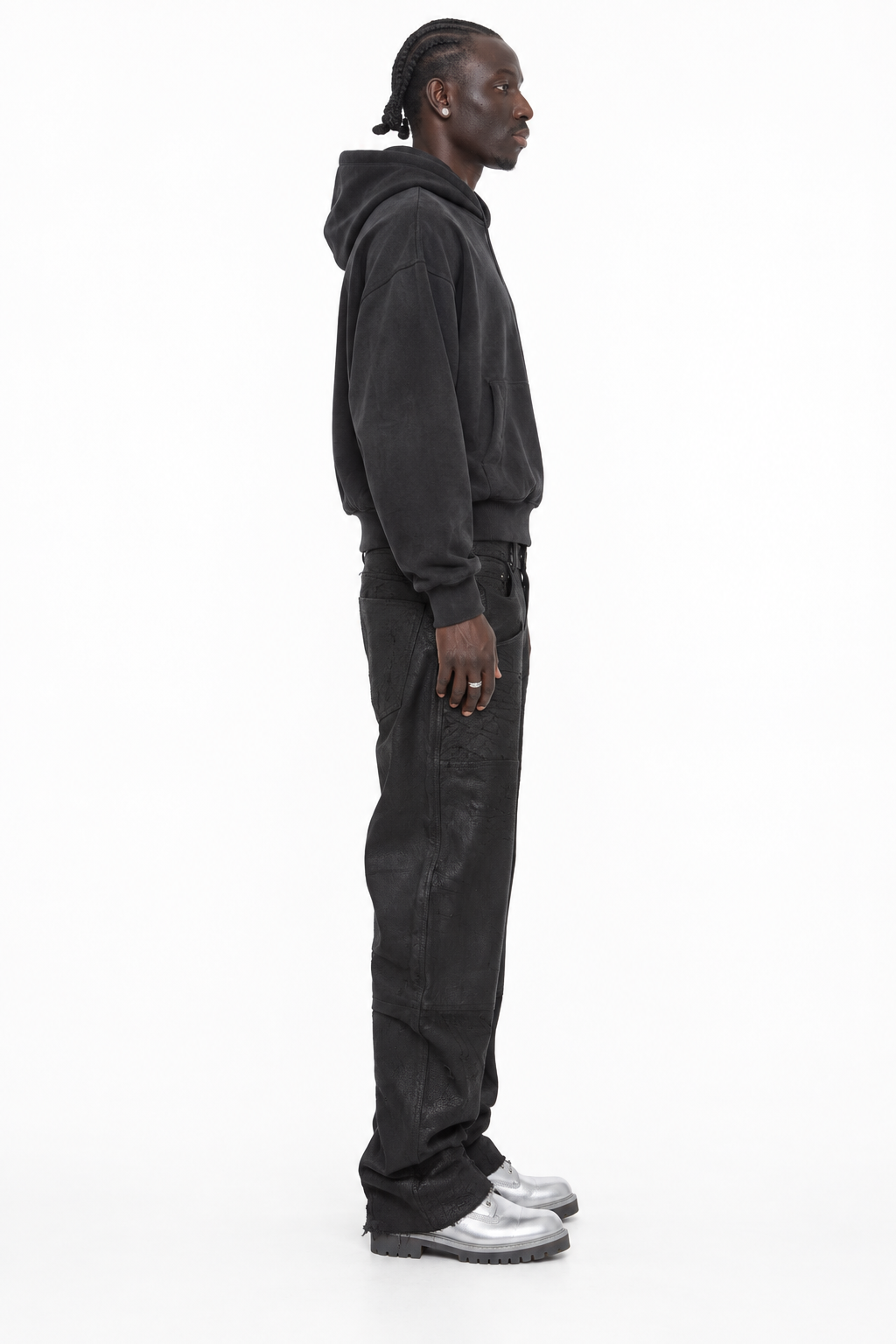 Black Straight Buffalo Leather Pants – Lamin, Seitenansicht, gerade Kataloghaltung
