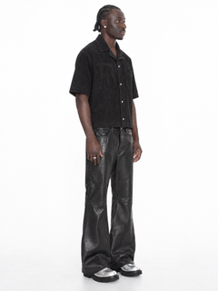 Black Flared Leather Pants – Lamin, Seitenansicht, gerade Kataloghaltung
