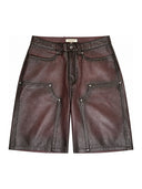 Sprayed red leather shorts – Vorderseite auf weissem Hintergrund