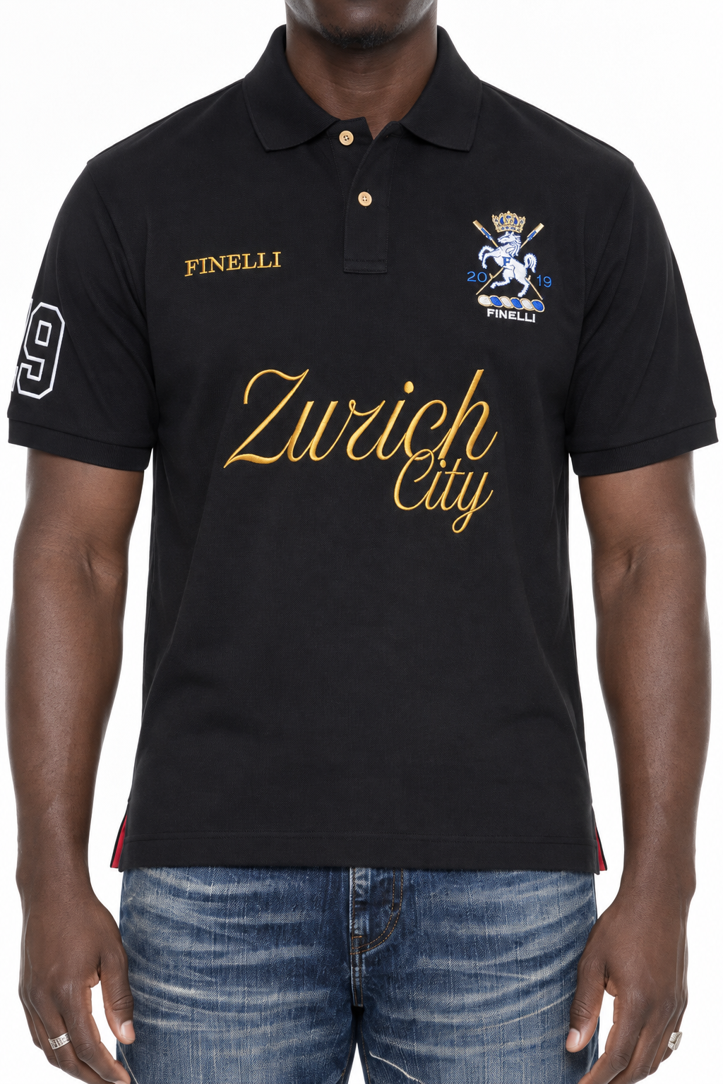 Zürich City Polo Black – close-up of collar, gold buttons, FINELLI crest, Zurich City embroidery and cotton texture